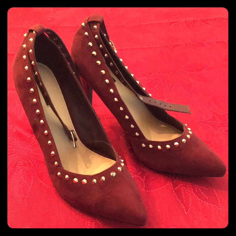 Burgundy Gold Studded Pumps — Forever 21